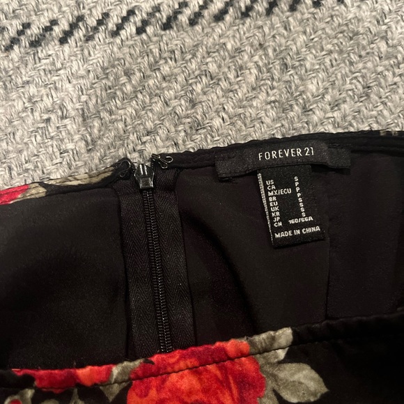 forever21 satin floral mini ruched side skirt - Picture 5 of 5